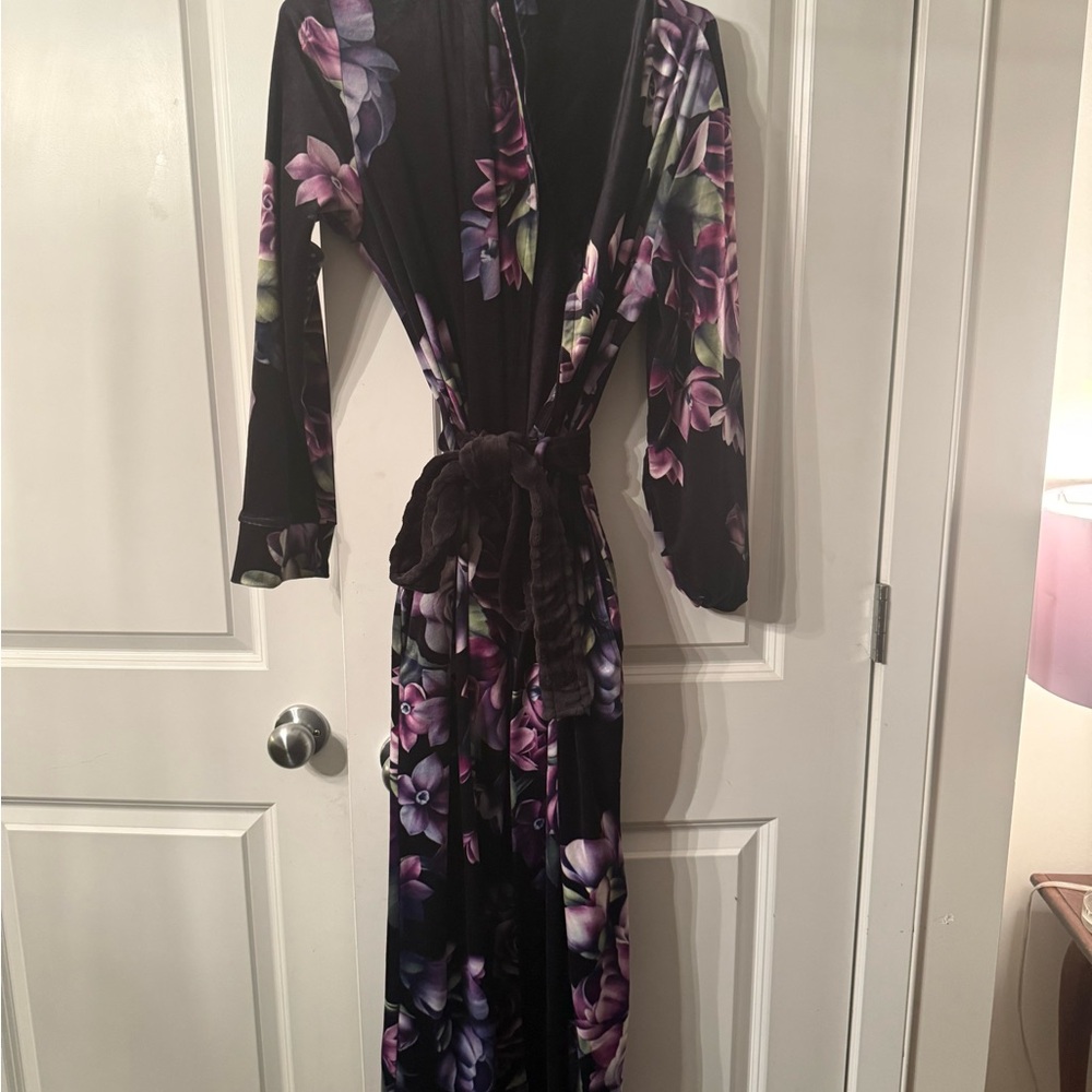 La Vie En Rose Black and Purple Floral Robe